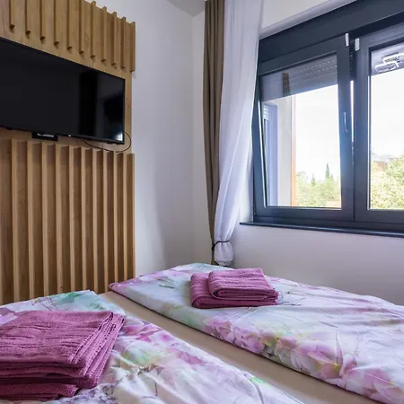 Monte Laa -moderan Sa Garazom 900 M Od Centra ,kod Hotela Tornik Apartament *