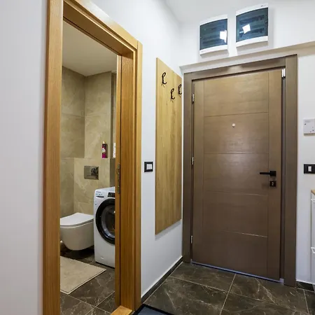 Monte Laa -moderan Sa Garazom 900 M Od Centra ,kod Hotela Tornik