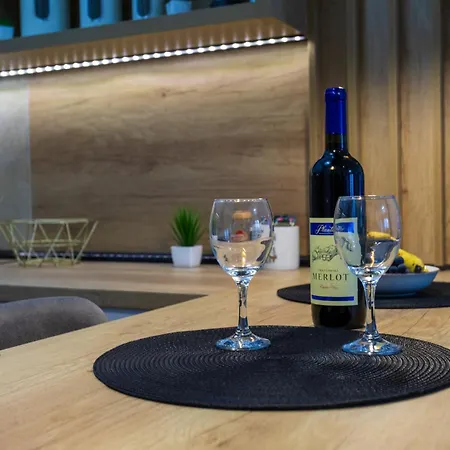 Monte Laa -moderan Sa Garazom 900 M Od Centra ,kod Hotela Tornik 아파트 *